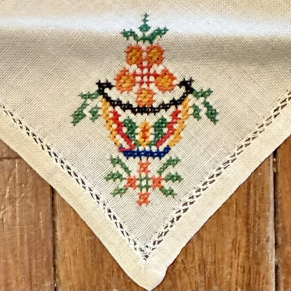 4pc VTG Linen Hand Cross‎ Stitch Floral Tea Party Luncheon Napkins Flowers